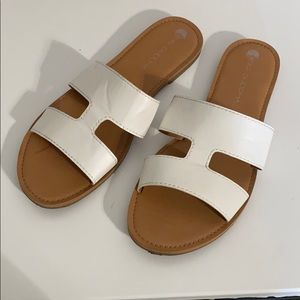 Women’s Flat Sandals